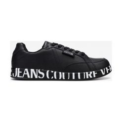 Versace Jeans Couture Tenisówki Czarny. Czarne trampki męskie Versace Jeans Couture, bez wzorów, z jeansu, bez zapięcia. Za 795,95 zł.