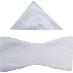 Biała mucha męska wiązana - delikatny wzór M20. Białe muszki męskie Modini Moda Męska, na co dzień, bez wzorów, z tkaniny, eleganckie. W wyprzedaży za 59,40 zł.