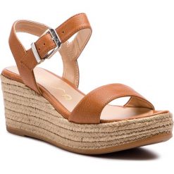 Espadryle UNISA - Kalka Sty Cuir. Pomarańczowe espadryle damskie Unisa, bez wzorów, ze skóry ekologicznej, bez obcasa, na koturnie. W wyprzedaży za 269,00 zł.