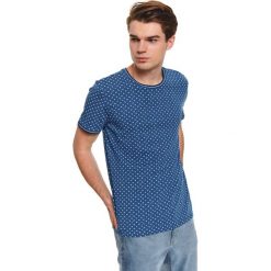 T-shirt we wzór. Niebieskie t-shirty męskie Top Secret, na lato, m, bez wzorów, z bawełny, klasyczne, z klasycznym kołnierzykiem, krótkie. W wyprzedaży za 34,99 zł.