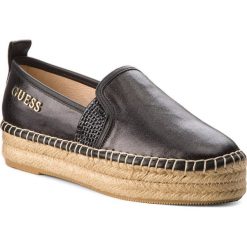 Espadryle GUESS - Rela FLRLE2 FAM14 BLACK. Czarne tomsy damskie Guess, z aplikacjami, z materiału, na płaskiej podeszwie. W wyprzedaży za 299,00 zł.