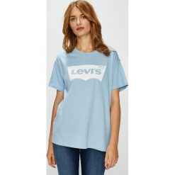 Levi's - Top. Niebieskie topy damskie marki Levi's®, s, z nadrukiem, z bawełny, casualowe, z okrągłym kołnierzem, z krótkim rękawem. W wyprzedaży za 79,90 zł.