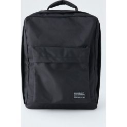 Kwadratowy plecak basic. Czarne plecaki męskie Pull&Bear, bez wzorów. Za 79,90 zł.
