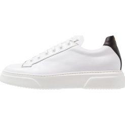 Camerlengo LAST Sneakersy niskie bianco/nero. Białe sneakersy męskie Camerlengo, bez zapięcia. Za 1089,00 zł.