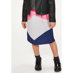 Plisowana spódnica - Różowy. Różowe spódniczki damskie Reserved, bez wzorów. Za 119,99 zł.