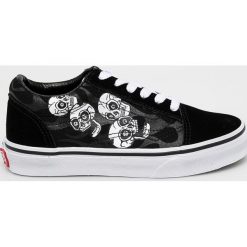 Vans - Tenisówki dziecięce. Czarne trampki chłopięce Vans, bez wzorów, z gumy, z okrągłym noskiem, na sznurówki. W wyprzedaży za 149,90 zł.