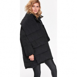 OCIEPLANA KURTKA OVERSIZE Z PIKOWANYM SZALEM. Szare kurtki damskie pikowane Top Secret, na jesień. Za 189,99 zł.