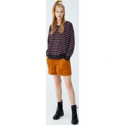 Bluza basic w paski z kontrastowym obszyciem. Bluzy damskie Pull&Bear, w paski, bez rękawów, bez kaptura. Za 39,90 zł.