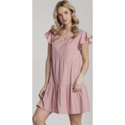 Jasnoróżowa Sukienka Hydenah. Różowe sukienki damskie Renee, s, w paski, bez kołnierzyka, z krótkim rękawem, krótkie, mini, trapezowe. Za 89,99 zł.