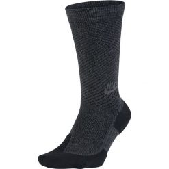 Skarpety Nike NSW Texture Crew (SX5492-010). Czarne skarpetki męskie Nike, z bawełny. Za 17,99 zł.