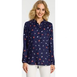 Bluzka w motylki moe341. Niebieskie bluzki damskie Moe, s, bez wzorów, eleganckie, ze stójką, z długim rękawem. Za 129,90 zł.
