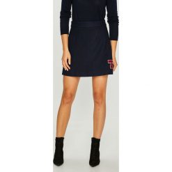 Tommy Jeans - Spódnica. Niebieskie spódniczki damskie jeansowe marki Tommy Jeans, s, z podwyższonym stanem, mini. W wyprzedaży za 299,90 zł.
