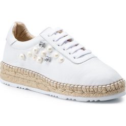 Espadryle EVA MINGE - EM-14-05-000107 602. Białe półbuty damskie Eva Minge, na co dzień, z aplikacjami, ze skóry ekologicznej, bez obcasa, bez zapięcia. Za 519,00 zł.