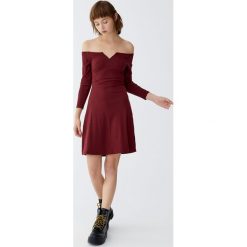 Sukienka mini z prążkowanego materiału. Szare sukienki damskie dzianinowe marki Pull&Bear, mini. Za 69,90 zł.
