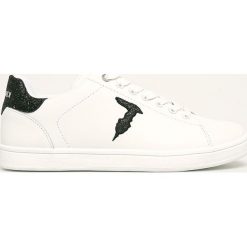 Trussardi Jeans - Buty skórzane. Białe buty sportowe damskie Trussardi Jeans, bez wzorów, z jeansu, sportowe. Za 579,90 zł.