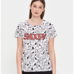 Koszulka z nadrukiem Snoopy - Biały. Białe koszulki damskie House, xl, z nadrukiem, bez kołnierzyka, bez rękawów. W wyprzedaży za 22,99 zł.