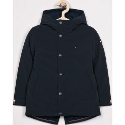 Tommy Hilfiger - Kurtka dziecięca 110-176 cm. Niebieskie kurtki chłopięce marki TOMMY HILFIGER, bez wzorów, z poliesteru, krótkie, z kapturem. W wyprzedaży za 539,90 zł.