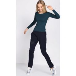 Granatowe Spodnie Dresowe Drama. Niebieskie spodnie dresowe damskie marki Born2be, l, z dresówki. Za 44,99 zł.