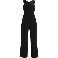 IVY & OAK CROSSED Kombinezon black. Czarne spodnie damskie marki IVY & OAK, bez wzorów, z elastanu, bez kołnierzyka, bez rękawów. W wyprzedaży za 599,25 zł.