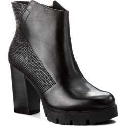 Botki MARCO TOZZI - 2-25445-29 Black 096. Czarne botki damskie skórzane marki Marco Tozzi. W wyprzedaży za 219,00 zł.
