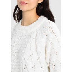 Swetry klasyczne damskie: Vila VISATIRA Sweter white alyssum