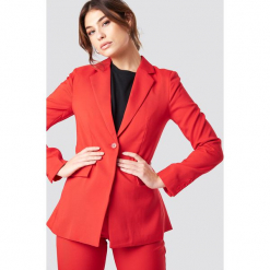 NA-KD Classic Marynarka z poduszkami na ramionach - Red. Czerwone marynarki i żakiety damskie NA-KD Classic. Za 242,95 zł.