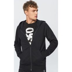 Rozpinana bluza Basic z kapturem - Czarny. Czarne bluzy męskie marki Cropp, s, bez wzorów, z kapturem, bez rękawów, z kapturem. Za 89,99 zł.