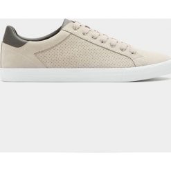 Tenisówki ze ozdobną perforacją. Buty sportowe męskie Pull&Bear, bez wzorów, sportowe, bez zapięcia. Za 99,90 zł.