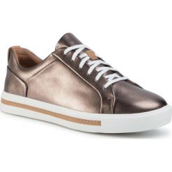 Sneakersy CLARKS - Un Maui Lace 261403624 Pebble Metalic. Pomarańczowe półbuty damskie Clarks, ze skóry. Za 429,00 zł.