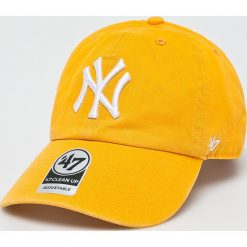 47brand - Czapka New York Yankees. Żółte czapki z daszkiem męskie marki 47brand. W wyprzedaży za 79,90 zł.