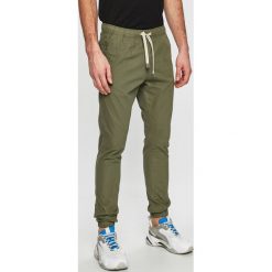 Produkt by Jack & Jones - Spodnie. Zielone spodnie męskie PRODUKT by Jack & Jones, na co dzień, xl, bez wzorów, z bawełny, casualowe. Za 119,90 zł.