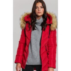 Czerwona Kurtka Watsons. Czerwone kurtki damskie Renee, na zimę, s, bez wzorów, eleganckie, z kapturem. Za 199,99 zł.