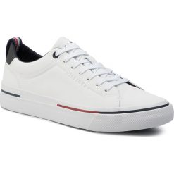 Tenisówki TOMMY HILFIGER - Corporate Leather Sneaker FM0FM02285 White 100. Białe półbuty męskie TOMMY HILFIGER, na co dzień, bez wzorów, z gumy, eleganckie, bez zapięcia. W wyprzedaży za 279,00 zł.