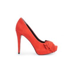 Czółenka Guess FLHAR4 SUE07 / Harlo Open Toe. Czerwone czółenka damskie Guess, z aplikacjami, z otwartym noskiem, bez obcasa. Za 299,00 zł.