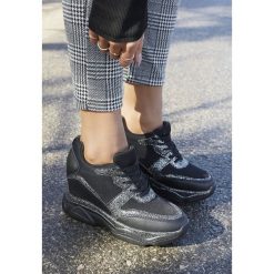 Czarne Sneakersy Harbor. Czarne koturny damskie Born2be, bez obcasa, na koturnie, na sznurówki. Za 109,99 zł.