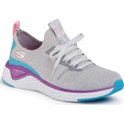 Buty SKECHERS - Solar Fuse 13325/GYMT Gray/Multi. Szare buty sportowe damskie Skechers, bez wzorów, z tworzywa sztucznego, sportowe, na fitness i siłownię. W wyprzedaży za 259,00 zł.
