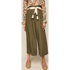 Medicine - Spodnie Boho Breeze. Pomarańczowe spodnie damskie MEDICINE, s, w paski, z lyocellu, boho, z podwyższonym stanem. W wyprzedaży za 109,90 zł.