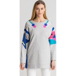 BLUZA EMPORIO ARMANI - Szary. Szare bluzy damskie z aplikacjami, z bawełny. Za 769,50 zł.