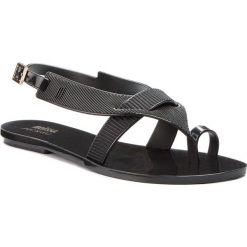 Sandały MELISSA - Girl Sandal + Jason Wu 32321 Black 01003. Czarne klapki damskie Melissa, bez wzorów, z tworzywa sztucznego, bez obcasa, na obcasie. W wyprzedaży za 179,00 zł.