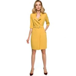 Sukienka żakietowa z paskiem - żółta. Żółte sukienki damskie Style, s, w paski, z elastanu, bez kołnierzyka, bez rękawów, mini, dopasowane. Za 199,00 zł.