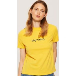 T-shirt z napisem - Żółty. Żółte t-shirty damskie House, l, z napisami. Za 29,99 zł.