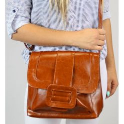 Torebka skórzana damska listonoszka DAN-A T30 camel - camel. Brązowe listonoszki damskie DAN-A, na spacer, w paski, ze skóry, eleganckie, bez dodatków. Za 239,99 zł.