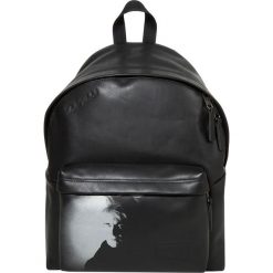 Eastpak PADDED PAK'R/IBTWO: ANDY WARHOL Plecak portrait. Czarne plecaki męskie Eastpak. W wyprzedaży za 735,20 zł.