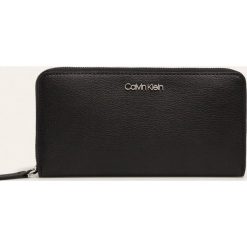 Calvin Klein - Portfel. Czarne portfele damskie Calvin Klein, bez wzorów, ze skóry ekologicznej. Za 299,90 zł.