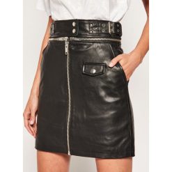 Spódnica skórzana The Kooples Flounce FJUP20021K. Czarne spódniczki damskie The Kooples, bez wzorów, ze skóry, mini. Za 1569,00 zł.