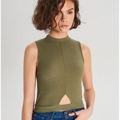 Top z wycięciem - Khaki. Brązowe topy damskie Cropp, s, bez wzorów, bez kołnierzyka. Za 39,99 zł.