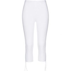 Legginsy rybaczki bonprix biały. Białe spodnie damskie bonprix, bez wzorów. Za 49,99 zł.