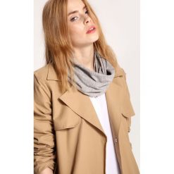 KOMIN DAMSKI. Szare kominy damskie Top Secret. W wyprzedaży za 9,99 zł.