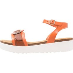 Rzymianki damskie: Kickers LACHA Sandały na platformie orange/marron