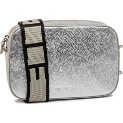 Torebka COCCINELLE - FV3 Mini Bag E5 FV3 55 I1 07 Silver Y69. Szare listonoszki damskie Coccinelle, na co dzień, bez wzorów, ze skóry, eleganckie, na ramię, bez dodatków. Za 749,00 zł.